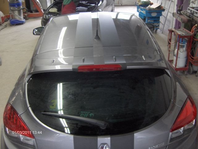 Folierungsarbeiten an Auto